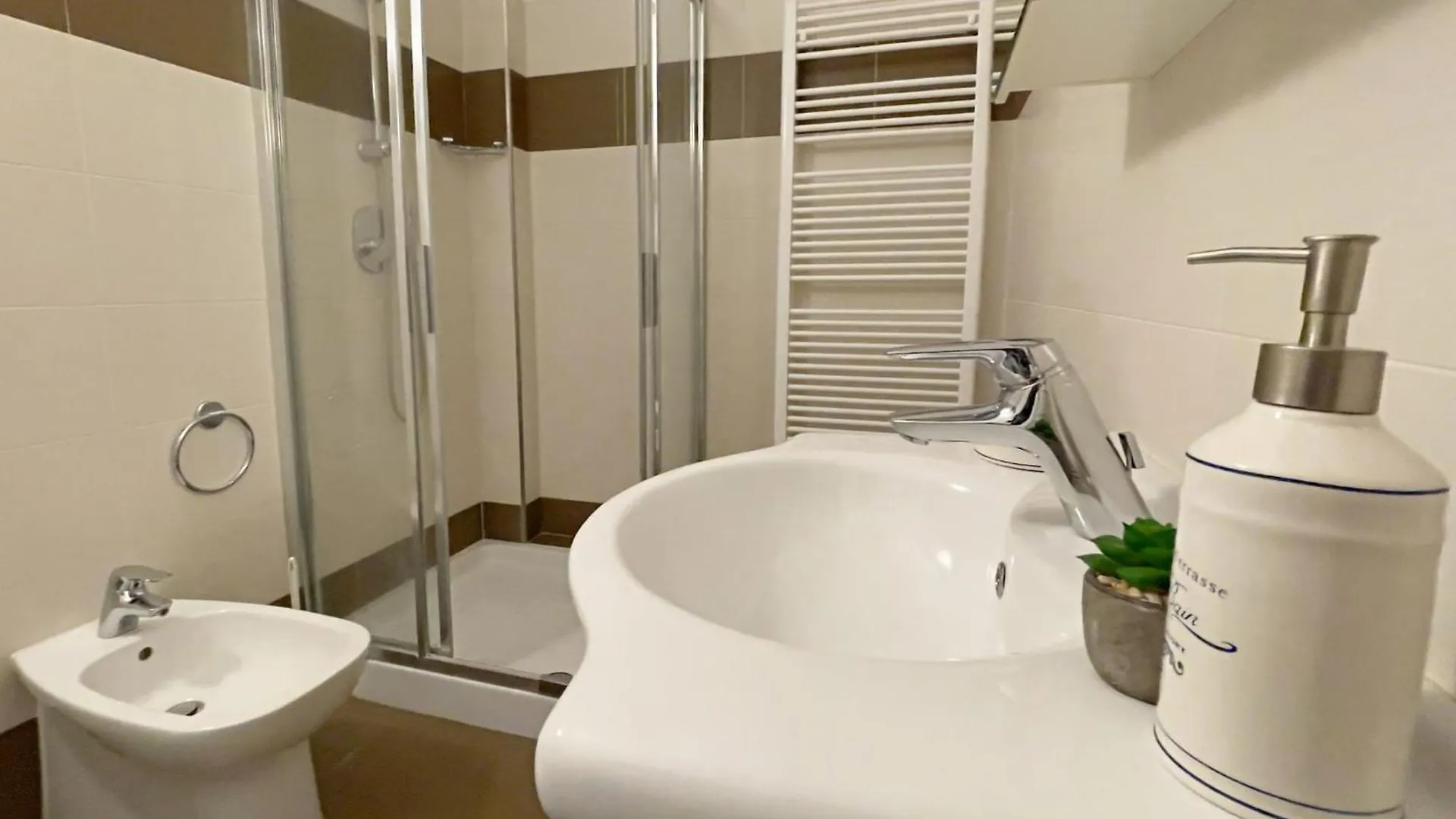 Spacious Apartment With Terrace Milan